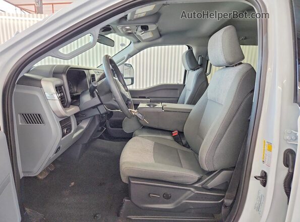 1FT7W2BN3TEC81025 2026 FORD F250 White Widok wnętrza z przodu