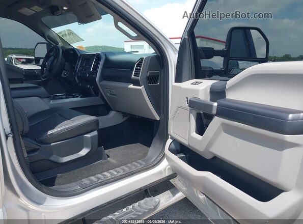 1FT7W2BT1HEB40394 2017 FORD F-250 Silver Вид салону спереду