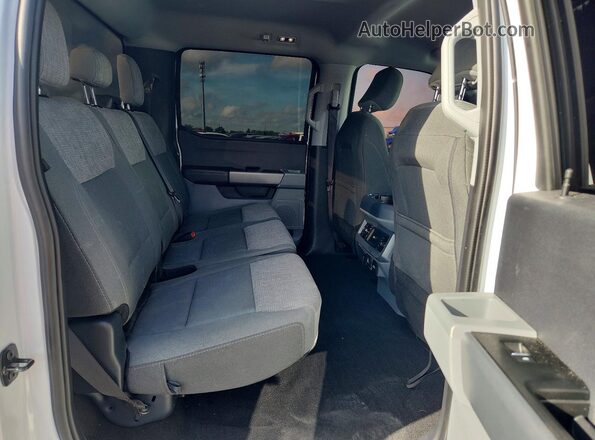 1FT7W2BT4RED33057 2024 FORD F250 White Widok tylnych siedzeń