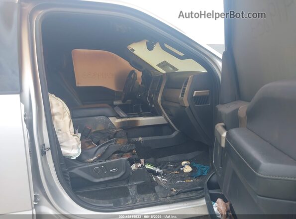 1FT7W2BT7HEE25472 2017 FORD F-250 Серебряный Вид салона спереди