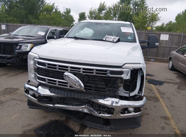 1FT7W2BTXTEC06000 2026 FORD F-250 White Widok deski rozdzielczej