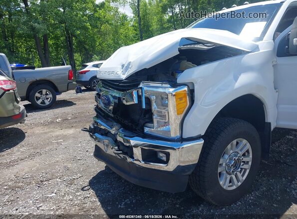 1FT7X2B60HEC75504 2017 FORD F-250 White Widok z przodu