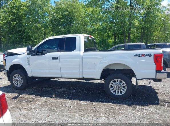 1FT7X2B60HEC75504 2017 FORD F-250 White Widok wnętrza 360 stopni