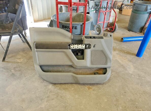 1FT7X2B61KEE26499 2019 FORD F250 Silver 