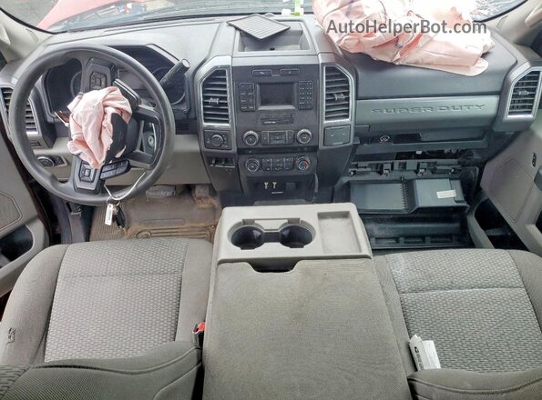 1FT7X2B67HEE75618 2017 FORD F250 Red Widok deski rozdzielczej