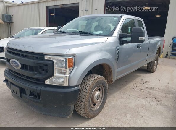 1FT7X2B69NEE46066 2022 FORD F-250 Серебряный 