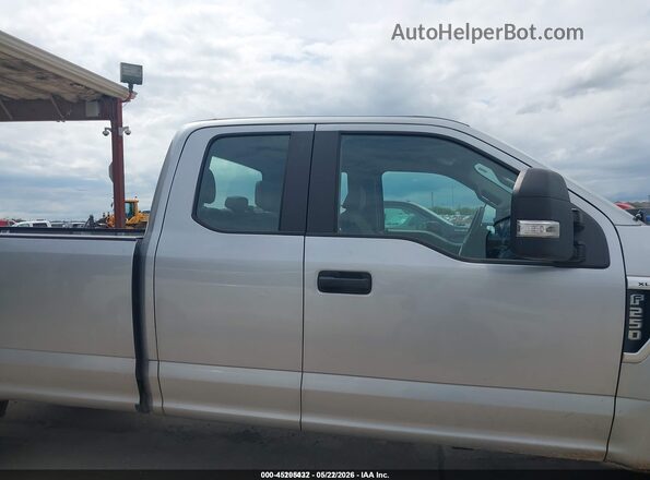 1FT7X2B69NEE46066 2022 FORD F-250 Серебряный 