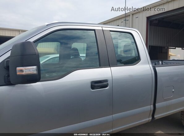 1FT7X2B69NEE46066 2022 FORD F-250 Серебряный 