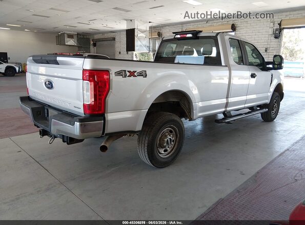1FT7X2B6XJEC83986 2018 FORD F-250 Silver 