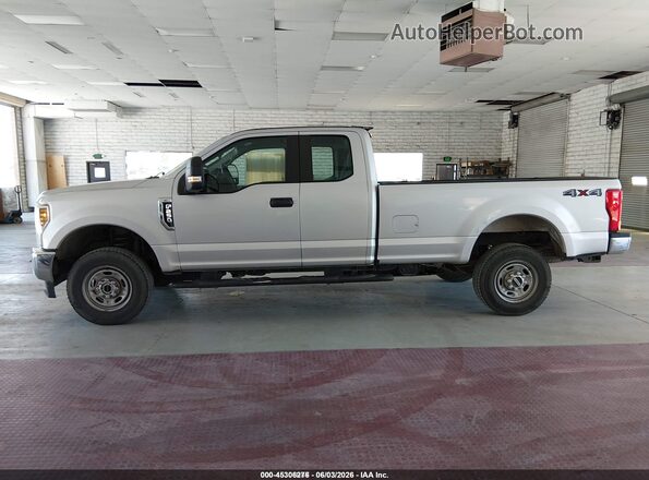 1FT7X2B6XJEC83986 2018 FORD F-250 Silver 