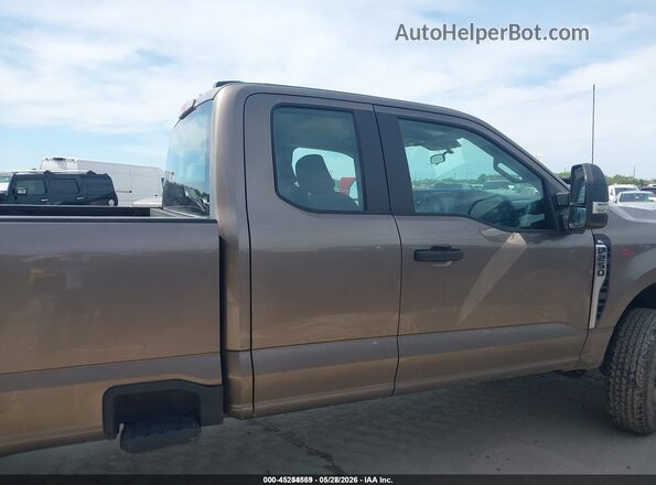 1FT7X2BAXPED78352 2023 FORD F-250 Коричневый Вид задней части салона