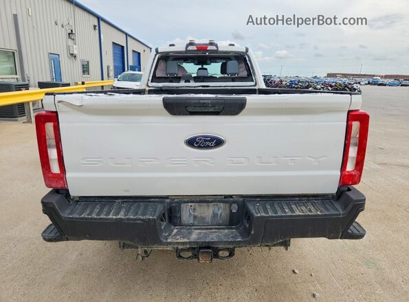 1FT7X2BT6REC44393 2024 FORD F250 White Вид ззаду