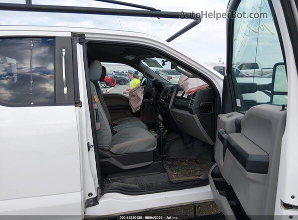 1FT7X3B60LEC75162 2020 FORD F350 White Սալոնի դիմացի տեսք