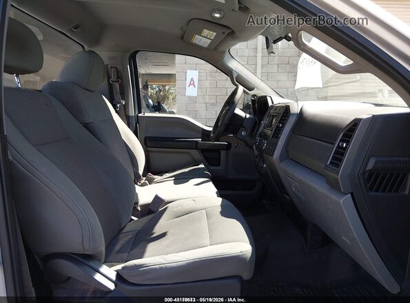 1FTBF2A62JEC83771 2018 FORD F-250 Silver Vista interior delantera