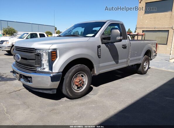 1FTBF2A62JEC83771 2018 FORD F-250 Silver Vista tres cuartos delantera izquierda