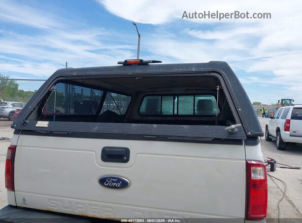 1FTBF2B63GEA01502 2016 FORD F-250 White Widok z przodu