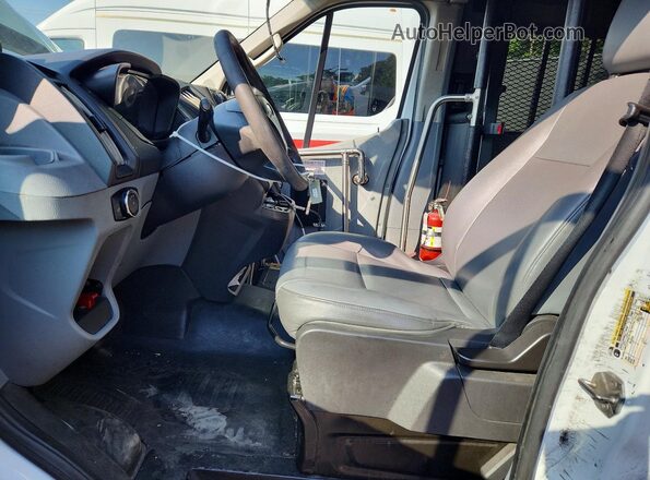 1FTBW2XMXHKB48832 2017 FORD TRANSIT White Вид салону спереду