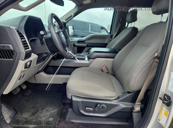 1FTEW1C82GFC71998 2016 FORD F150 Silver Widok wnętrza z przodu