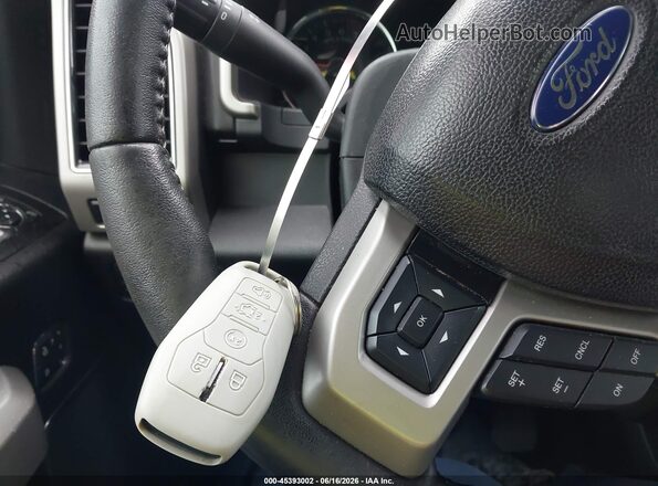 1FTEW1EG8HKC76233 2017 FORD F150 Silver Widok deski rozdzielczej