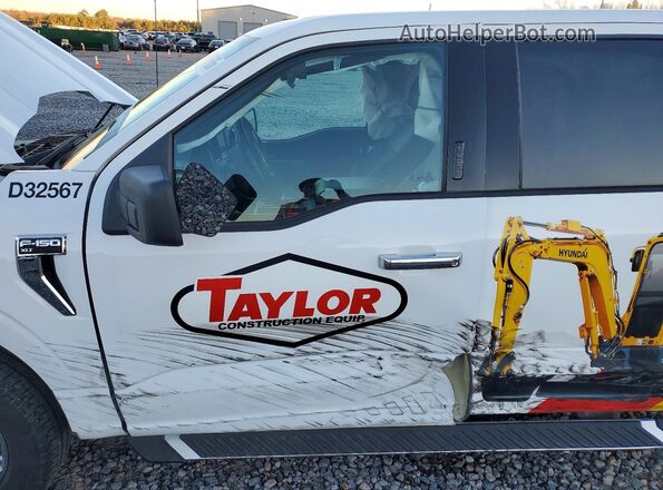1FTEW1EP2PKD32567 2023 FORD F150 White Widok wnętrza z przodu