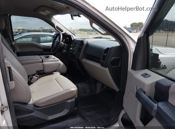 1FTEX1CP5GKD70620 2016 FORD F150 Silver Вид салону спереду