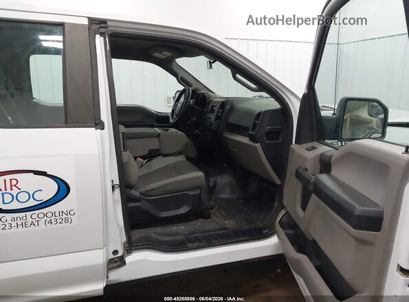 1FTEX1EF7HKD77347 2017 FORD F150 Белый Вид салона спереди