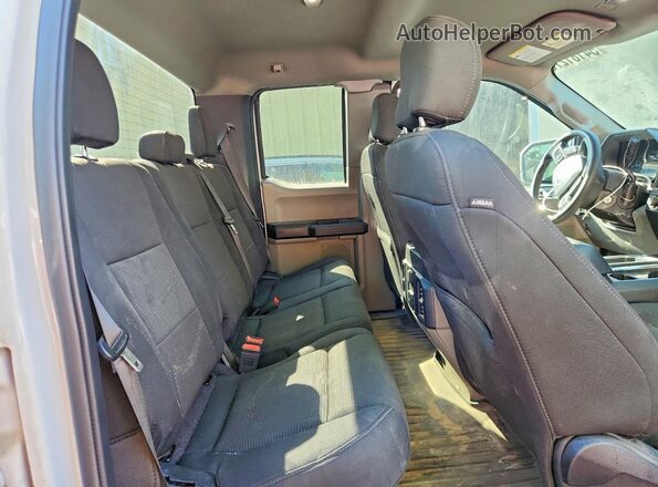1FTEX1EP1KFB99976 2019 FORD F150 Белый Вид задних сидений