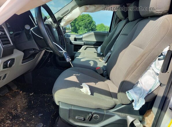1FTEX1EP2JFA27129 2018 FORD F150 Silver Front interior view