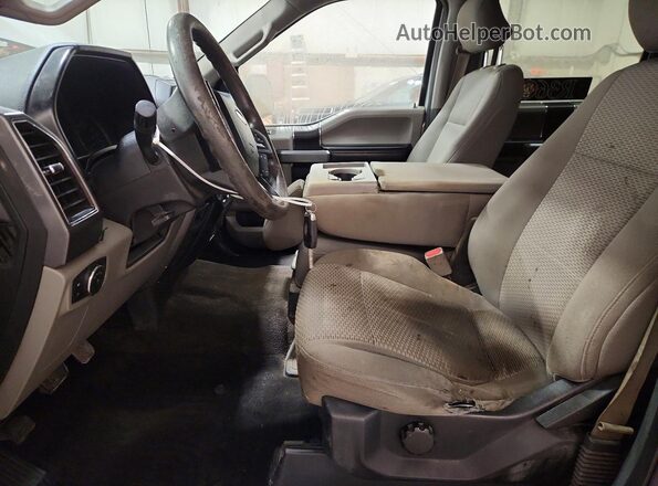 1FTFW1EF1HFC63084 2017 FORD F150 Gray Widok wnętrza z przodu