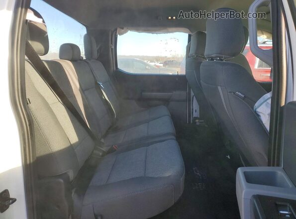 1FTFW1L59RKD95609 2024 FORD F150 Gray Vista de los asientos traseros