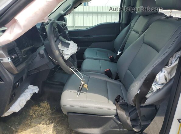 1FTFW1L5XTKD08906 2026 FORD F150 White Widok wnętrza z przodu