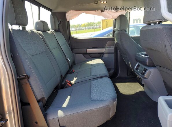 1FTFW3L53TKD06135 2025 FORD F150 Gray Widok tylnych siedzeń