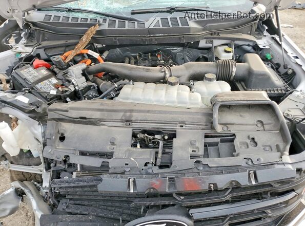 1FTFW3LD9SFA82724 2025 FORD F150 Silver Widok wnętrza z tyłu