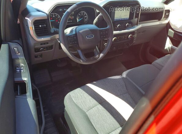 1FTMF1C53PKF64009 2023 FORD F150 Red Vista del salpicadero