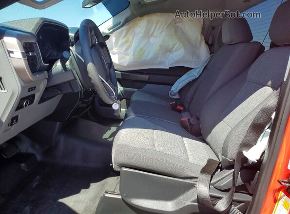 1FTMF1C53PKF64009 2023 FORD F150 Red Vista interior delantera