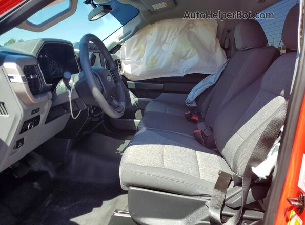 1FTMF1C53PKF64009 2023 FORD F150 Red Vista de los asientos traseros