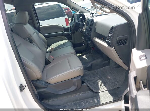 1FTMF1C56JKC58235 2018 FORD F150 Белый Вид салона спереди