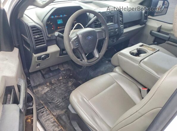 1FTMF1C80HKD38585 2017 FORD F150 White Widok deski rozdzielczej