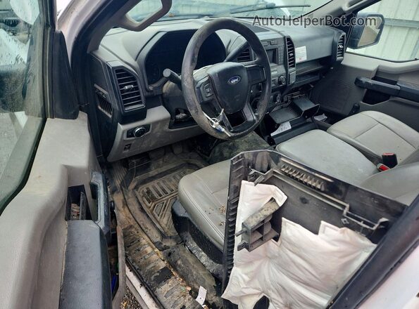 1FTMF1C82GKE26360 2016 FORD F150 Белый Вид панели приборов