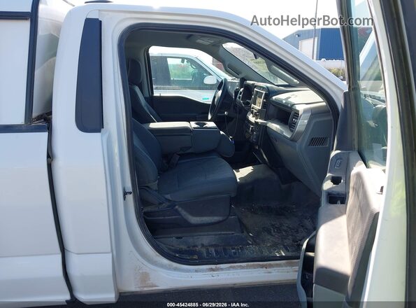 1FTMF1CB3NKE05493 2022 FORD F150 White Widok wnętrza z przodu