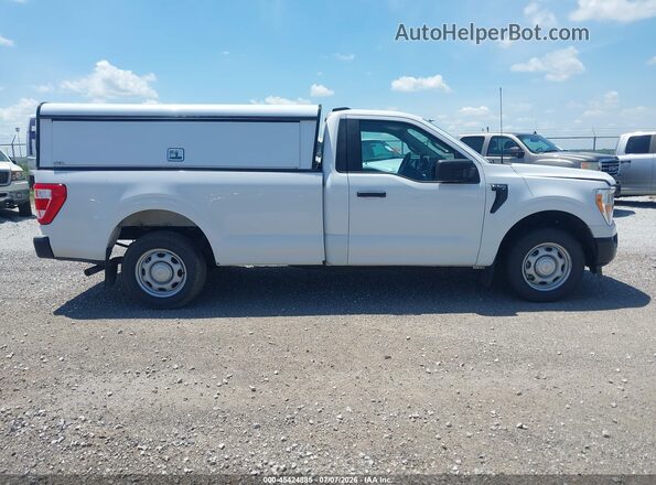 1FTMF1CB3NKE05493 2022 FORD F150 White 