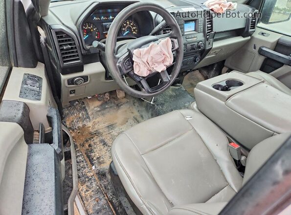 1FTMF1CB7JKF26568 2018 FORD F150 Белый Вид панели приборов