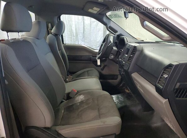 1FTMF1CBXJFB55236 2018 FORD F150 White Вид задніх сидінь