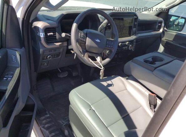 1FTMF1KP6SKD73065 2025 FORD F150 White Widok deski rozdzielczej