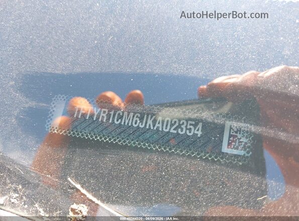 1FTYR1CM6JKA02354 2018 FORD TRANSIT-250 White Engine compartment view
