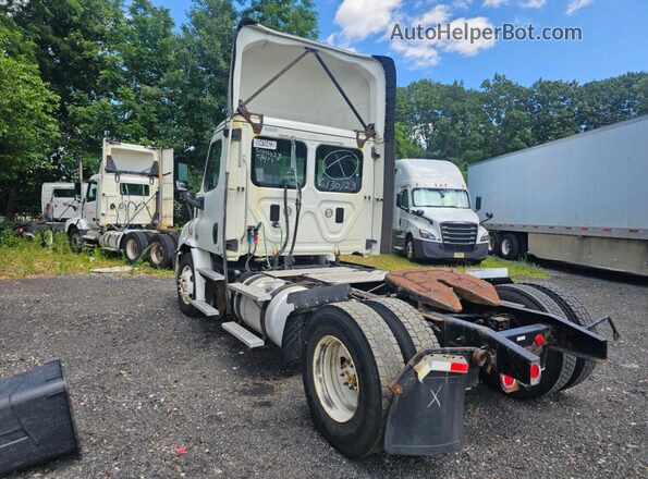 1FUBGAD42GLHD9913 2016 FREIGHTLINER CASCADIA White 