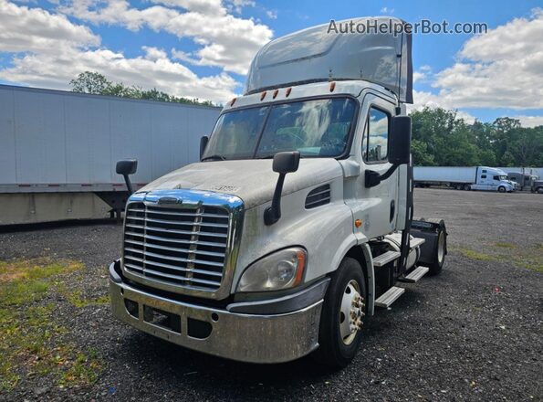 1FUBGAD42GLHD9913 2016 FREIGHTLINER CASCADIA White 