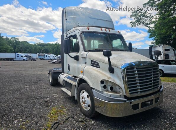 1FUBGAD42GLHD9913 2016 FREIGHTLINER CASCADIA White 