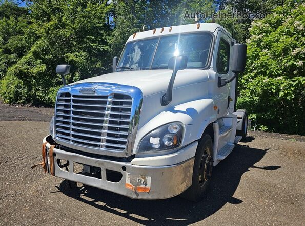 1FUBGDBG1GLHJ8358 2016 FREIGHTLINER CASCADIA White 
