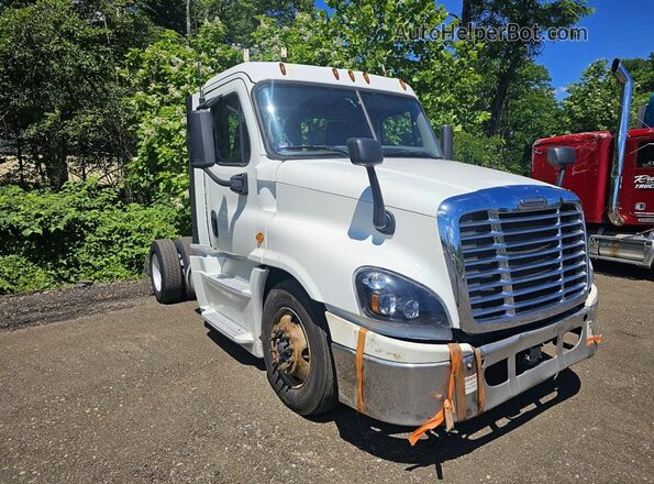1FUBGDBG1GLHJ8358 2016 FREIGHTLINER CASCADIA White 